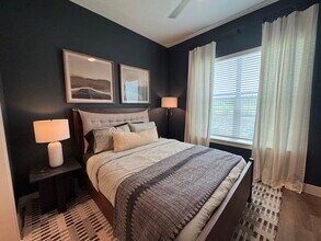 8100 Brewer Blvd in Fort Worth, TX - Foto de edificio - Building Photo