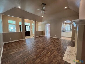 742 W San Antonio St in San Marcos, TX - Building Photo - Building Photo