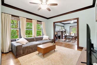 1701 Dempster St in Evanston, IL - Building Photo - Building Photo