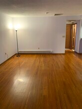 17 Parkman St, Unit 2 in Brookline, MA - Foto de edificio - Building Photo