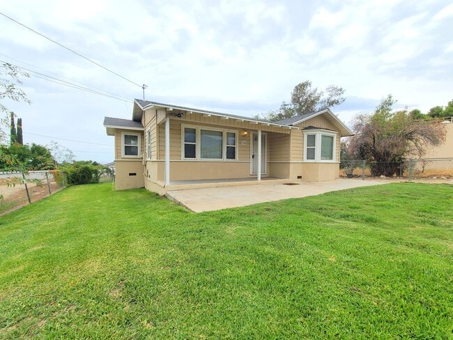 1349 Fairview Ln in Mentone, CA - Building Photo - Building Photo