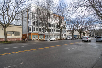 Carrick Apartments in Seattle, WA - Building Photo - Building Photo