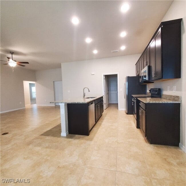 4409 NE 15th Pl in Cape Coral, FL - Building Photo - Building Photo
