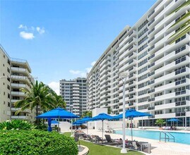 100 Lincoln Rd, Unit 1635 in Miami Beach, FL - Building Photo - Building Photo