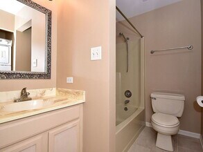 1444 Stonebridge Cir in Wheaton, IL - Building Photo - Building Photo