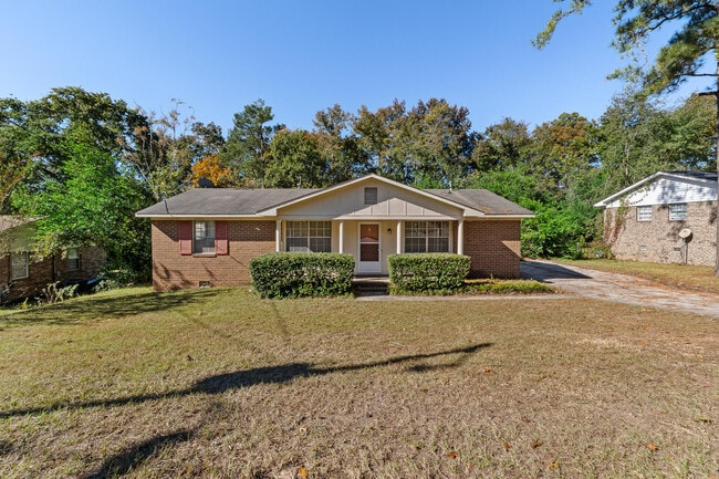 property at 413 Kingstree Rd