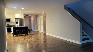 201 Juniper Dr in South Burlington, VT - Building Photo - Building Photo