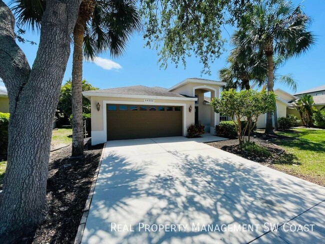 property at 11554 Woodmount Ln