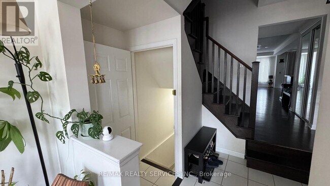 1009 Timmer Pl in Milton, ON - Building Photo - Building Photo