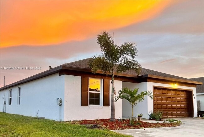 property at 982 SW Alcantarra Blvd