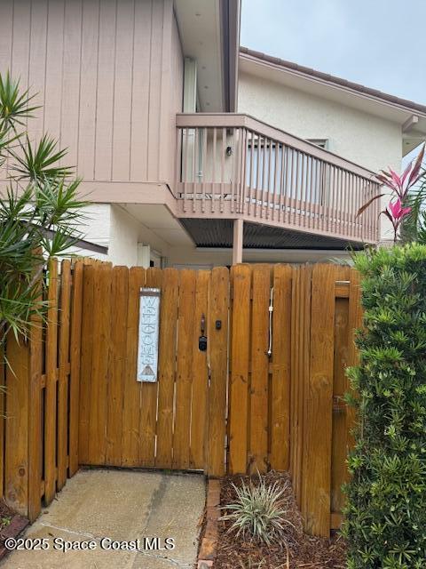 200 S Banana River Blvd in Cocoa Beach, FL - Foto de edificio - Building Photo