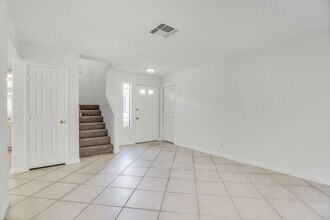 2329 Chatfield Dr in Las Vegas, NV - Building Photo - Building Photo