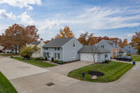 Pin Oaks in Broadview Heights, OH - Building Photo - Building Photo