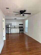 136 Persyn St in San Antonio, TX - Building Photo - Building Photo