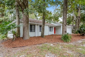 239 Holiday Ln in Winter Springs, FL - Building Photo - Building Photo