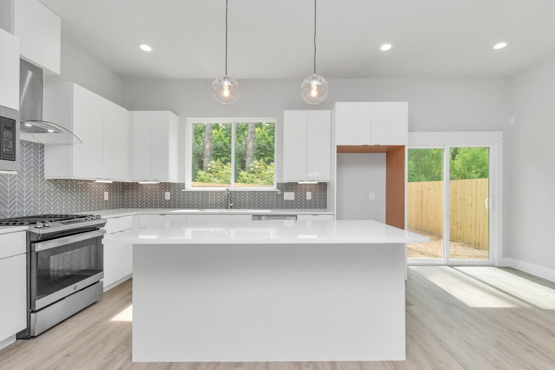 5820 Burt St in Houston, TX - Building Photo
