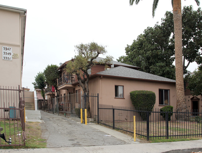 3355-3357 Alma Ave in Lynwood, CA - Foto de edificio - Building Photo