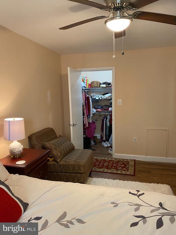 3352 Woodburn Rd in Annandale, VA - Building Photo - Building Photo