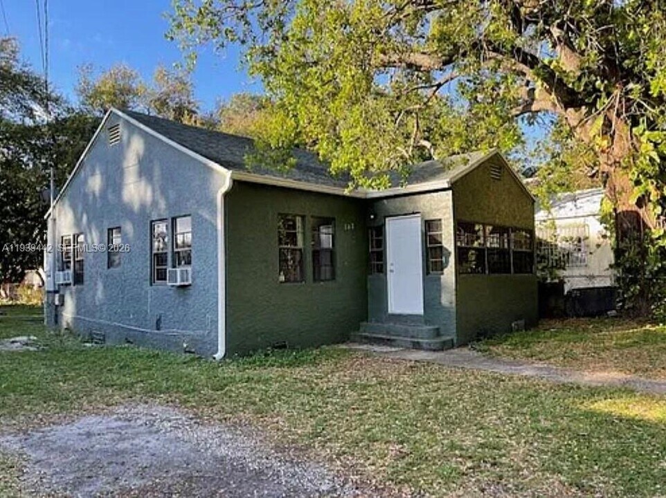 342 NW 43rd St in Miami, FL - Building Photo