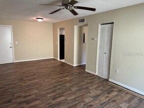 922 Lake Destiny Rd in Altamonte Springs, FL - Foto de edificio - Building Photo