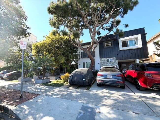 12301-12307 Pacific Ave