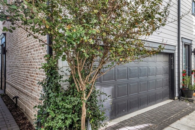 4128 Willowbend Blvd in Houston, TX - Foto de edificio - Building Photo