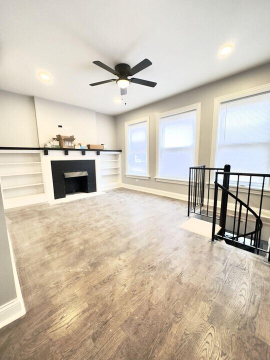 1251 W Rosemont Ave in Chicago, IL - Building Photo