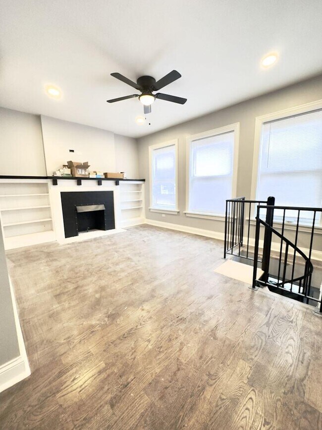 property at 1251 W Rosemont Ave