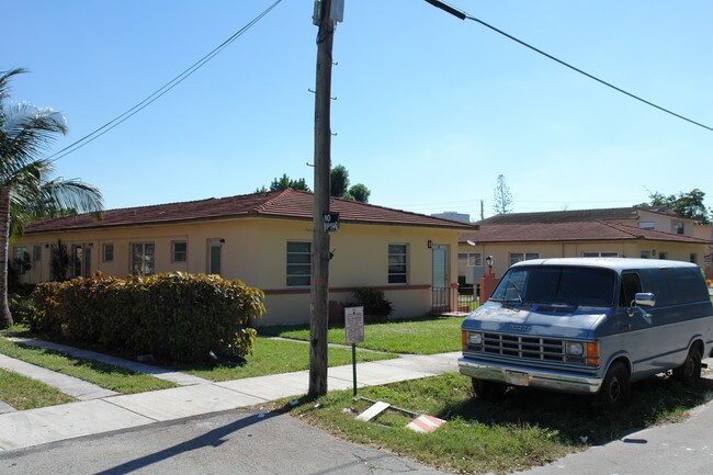 111 SW 30th Ave in Miami, FL - Building Photo - Building Photo