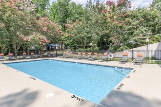 Lake Brandt Apartments in Greensboro, NC - Foto de edificio - Building Photo