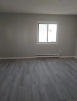 65 James St, Unit 2nd floor in Bridgeport, CT - Building Photo
