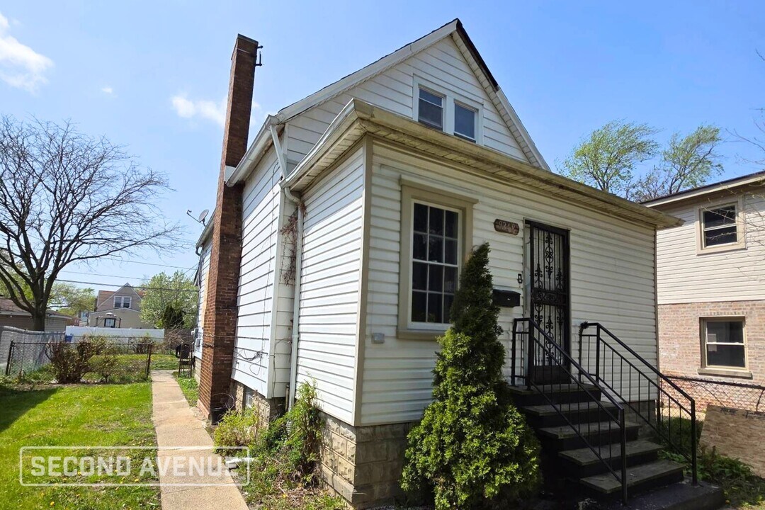 9248 S Lowe Ave in Chicago, IL - Building Photo