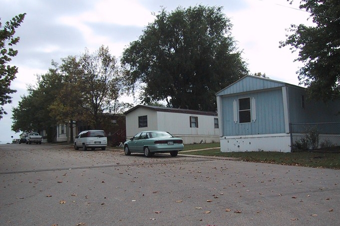 Lecompton MHC in Lecompton, KS - Building Photo