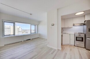 555 E William St in Ann Arbor, MI - Building Photo