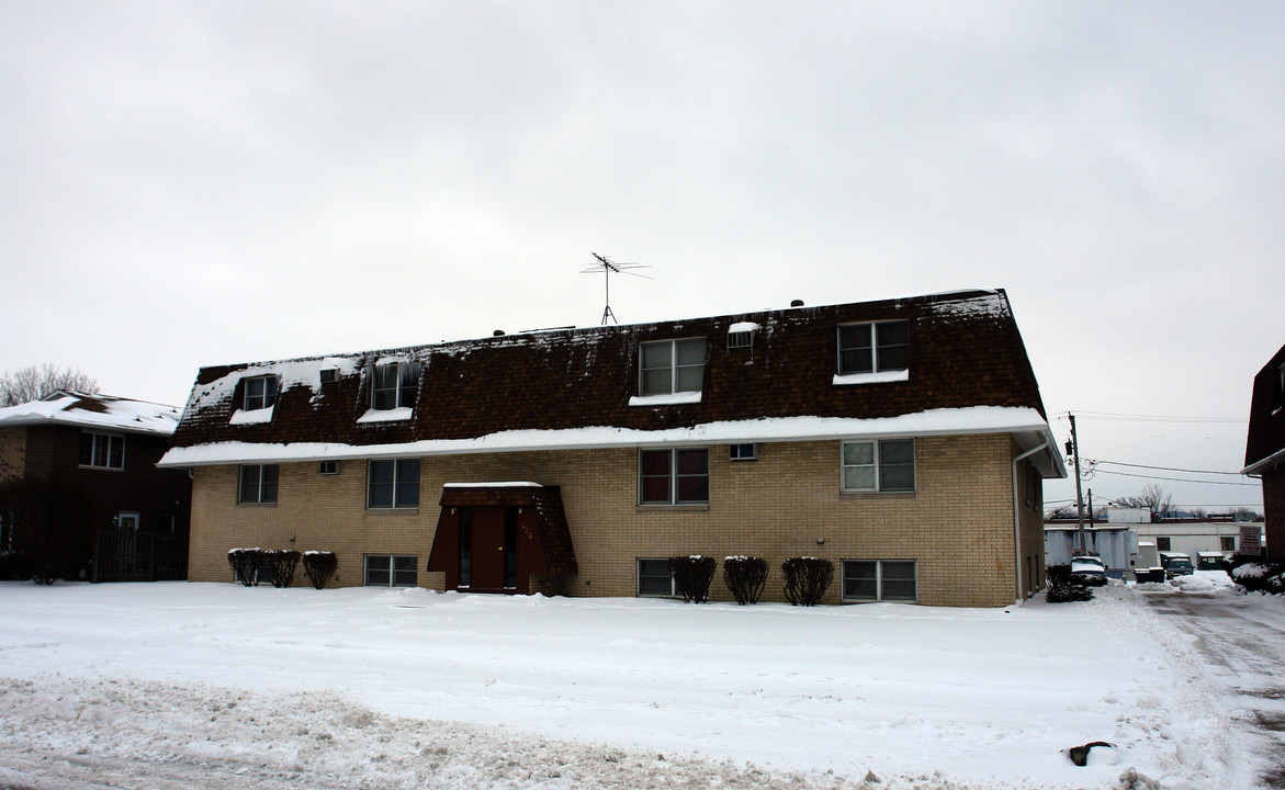 609 E 3rd St in Lockport, IL - Building Photo