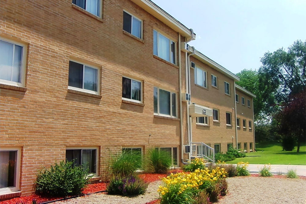 Interstate Apartments in South Sioux City, NE - Building Photo