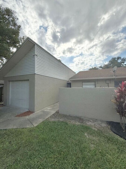 5619 Struthers Ct in Winter Haven, FL - Foto de edificio