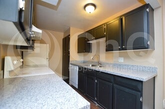 6052 W Golden Ln in Glendale, AZ - Building Photo - Building Photo