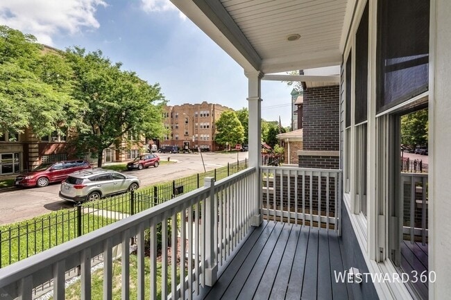 3409 W Cortland St in Chicago, IL - Foto de edificio - Building Photo