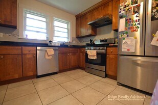 6 Cenacle Rd, Unit 1 in Boston, MA - Building Photo