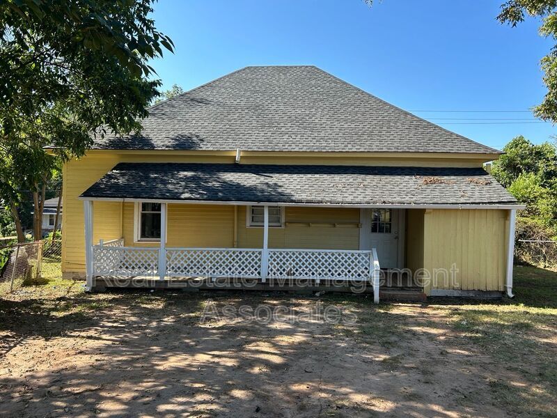 119 Spalding St in Griffin, GA - Building Photo