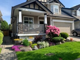 19165 68A Av in Surrey, BC - Building Photo