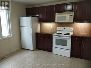 161 Henderson Ave in Markham, ON - Building Photo - Building Photo