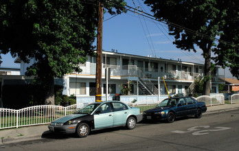 Saratoga Park Apartments in Montclair, CA - Building Photo - Building Photo