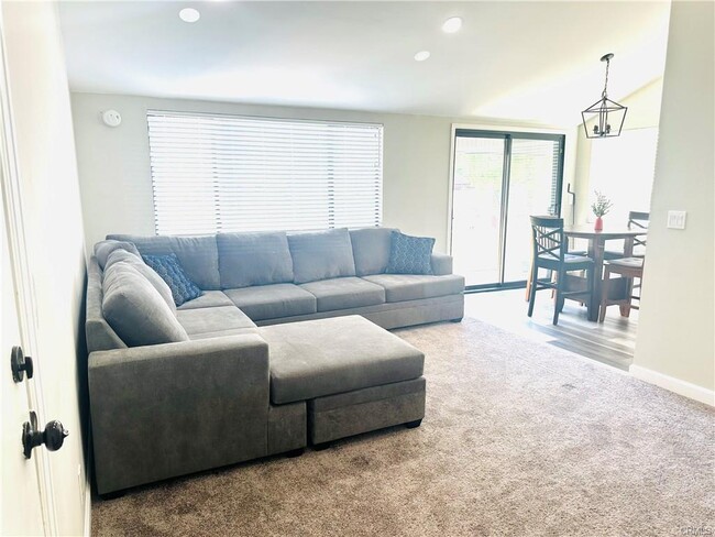 18197 Sundowner Way, Unit 812 in Santa Clarita, CA - Building Photo - Building Photo