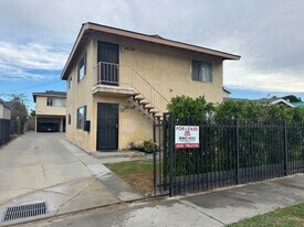 2813 Independence Ave in South Gate, CA - Building Photo