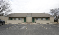 Woodlawn Apartments in Wellington, KS - Building Photo - Building Photo