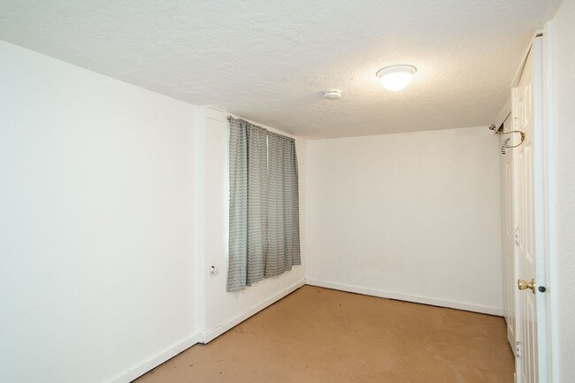 5251 SE Bybee Blvd in Portland, OR - Building Photo - Building Photo