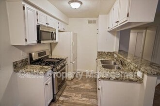 24526 W Nicklaus Dr in Santa Clarita, CA - Building Photo - Building Photo