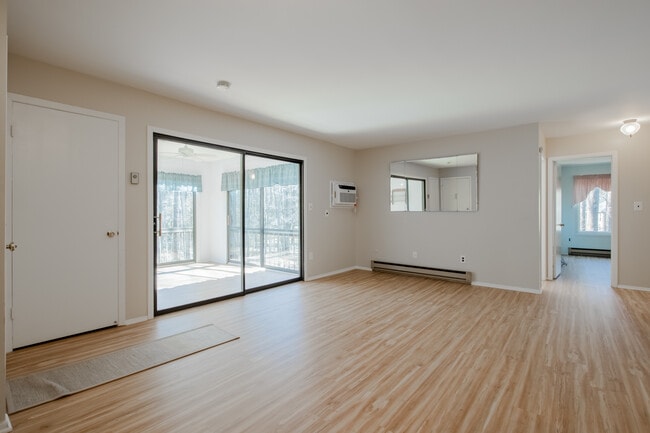 60 Manchester Ct in Red Bank, NJ - Building Photo - Building Photo